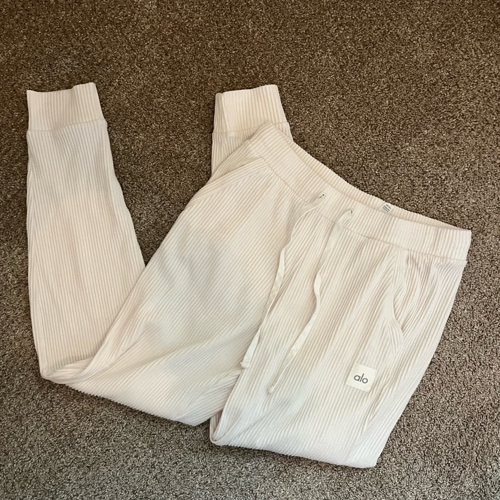 Alo yoga white pants size L